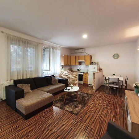 Apartment Laura & Lucija Ösek Dış mekan fotoğraf