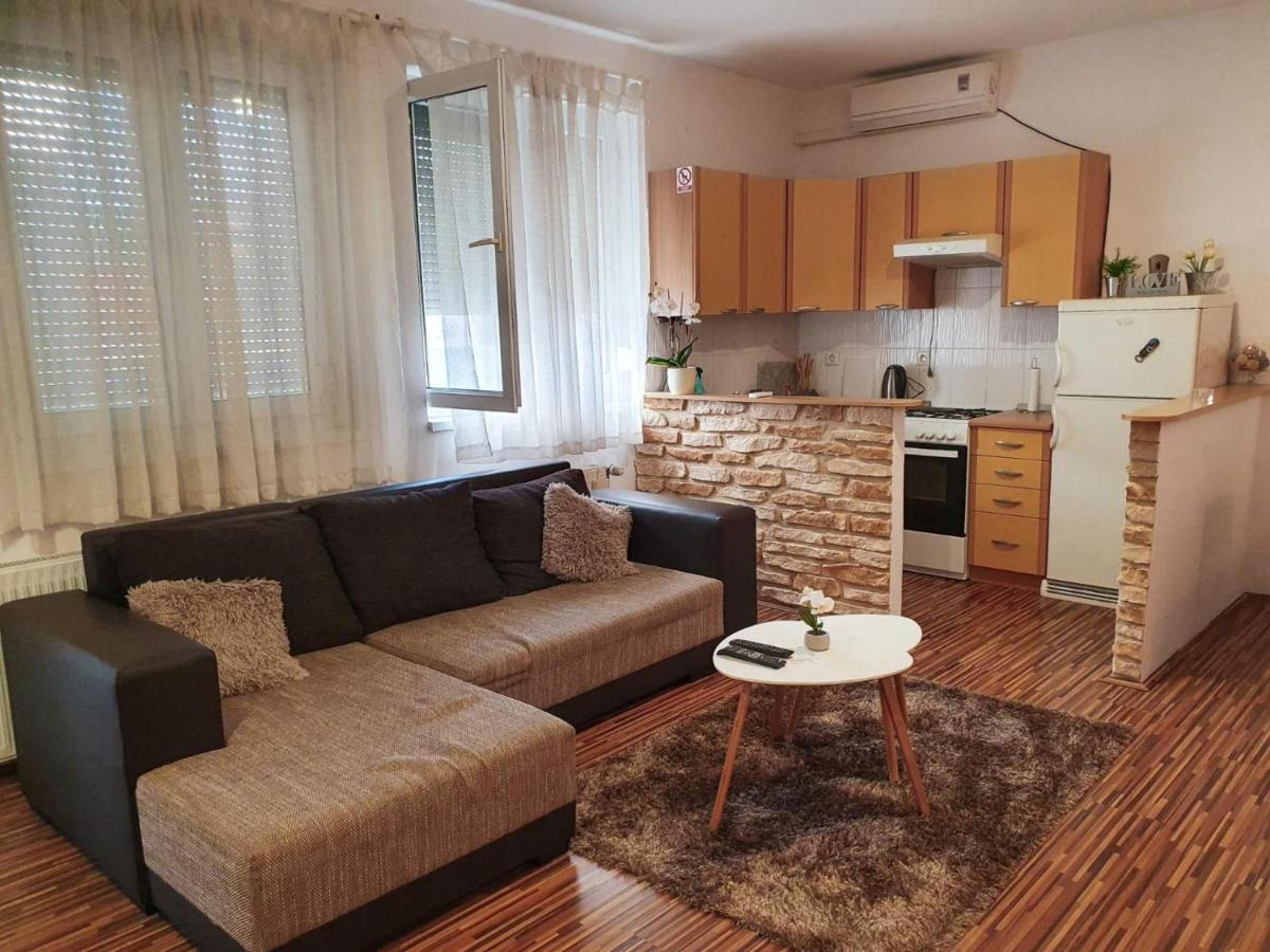 Apartment Laura & Lucija Ösek Dış mekan fotoğraf