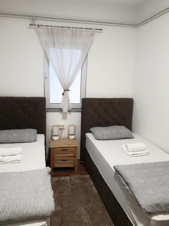 Apartment Laura & Lucija Ösek Dış mekan fotoğraf